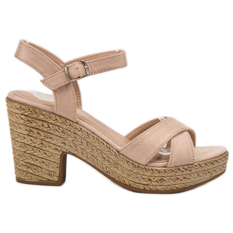 Queentina sandali su un bar marrone