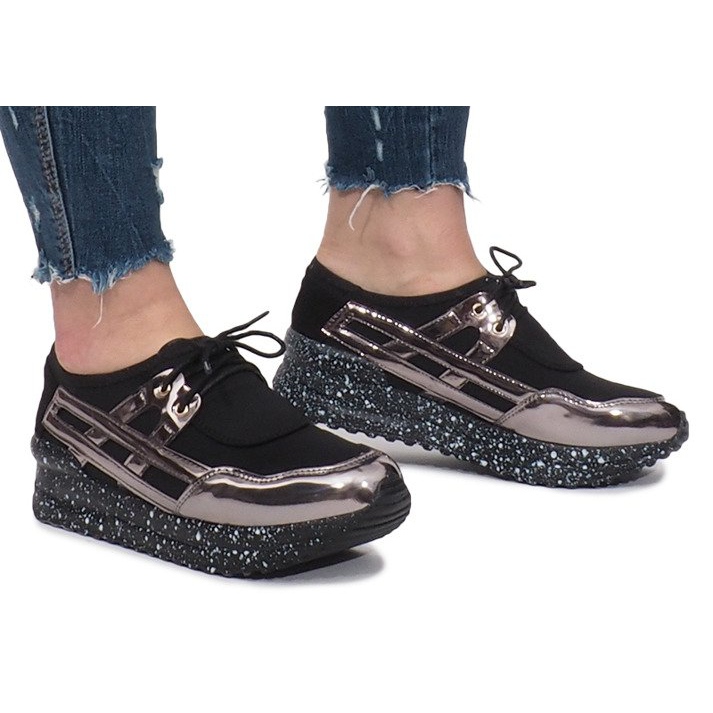 Sneakers sportive nere sulla piattaforma Calixte nero