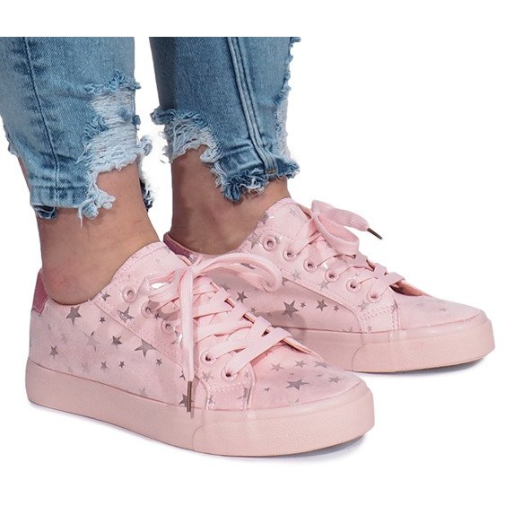 Sneakers rosa delle star della Bretagna