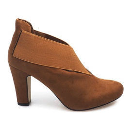 Stivali in camoscio su un post 7-206 Camel marrone