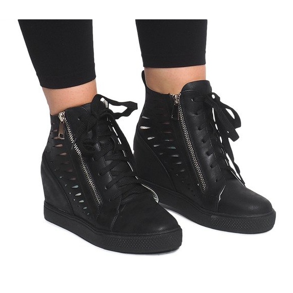 Sneakers con zeppa traforata HQ881 Nero