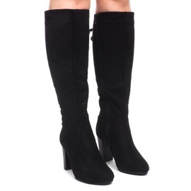 Stivali in pelle scamosciata su una barra B02 Black nero