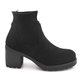 Stivali caldi su un calzino con tacco D2130 nero