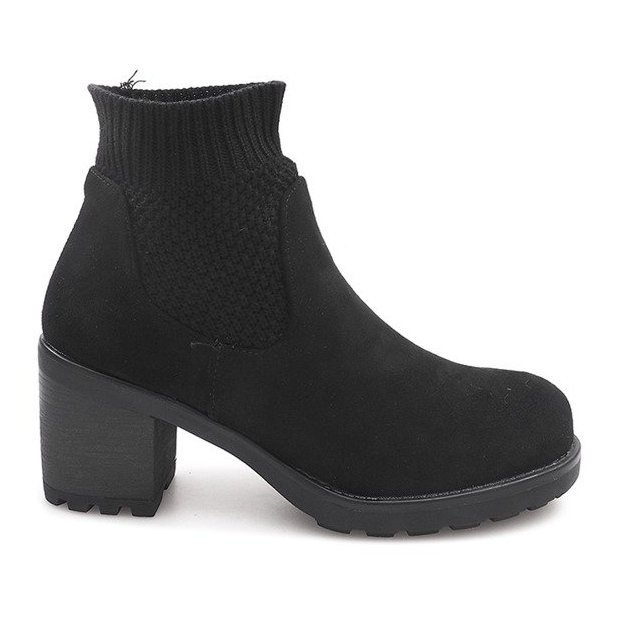 Stivali caldi su un calzino con tacco D2130 nero