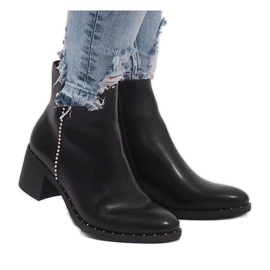 Stivali neri isolati con borchie NC268 nero