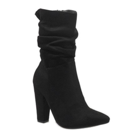 Stivaletti in camoscio nero sul post 873-16