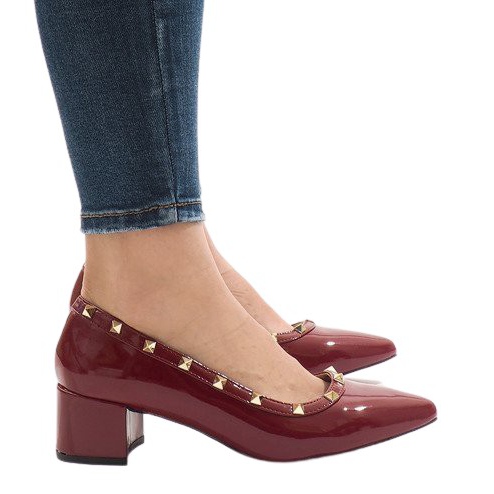 Décolleté laccate bordeaux sul pilastro X-70 rosso multicolore