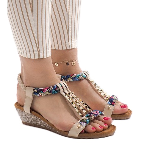 Sandali con zeppa beige con borchie B132-5 marrone multicolore