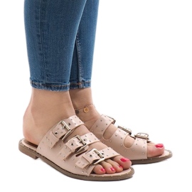 Pantofole rosa con borchie e fibbia F-3659