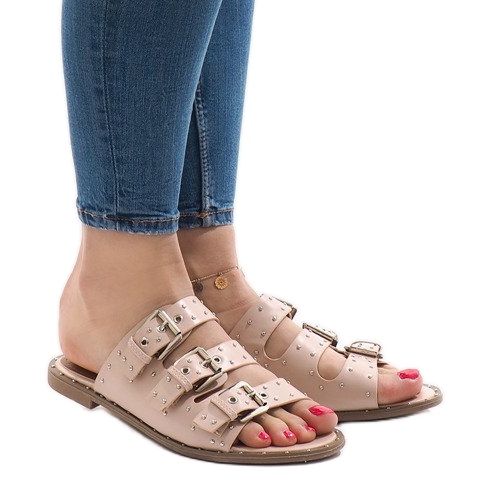 Pantofole rosa con borchie e fibbia F-3659