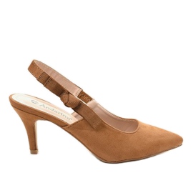 Décolleté marroni su tacco con elastico F013 marrone