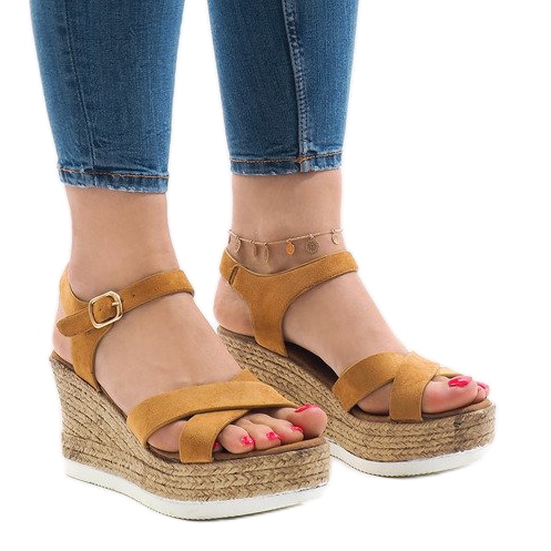 Sandali con zeppa cammello XL104 marrone