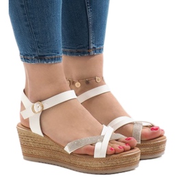 Sandali bianchi sulla piattaforma WS8816 bianca