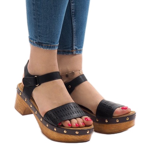 Sandali neri sulla piattaforma FM4142 nero