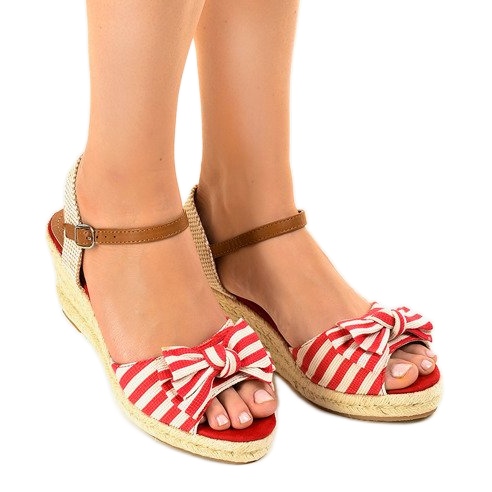 Sandali rossi con zeppa e fiocco W032 rosso
