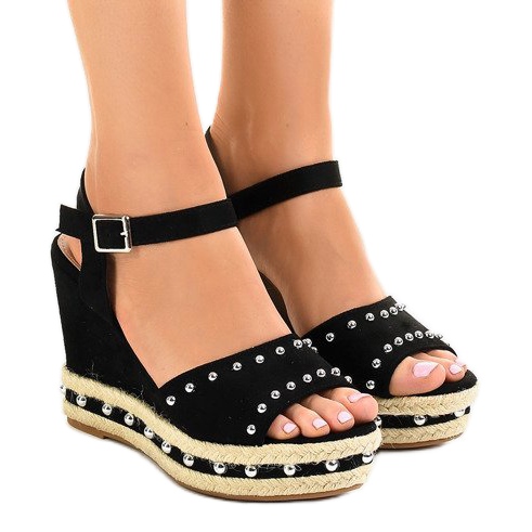 Sandali neri con zeppa e perle 77-32 nero