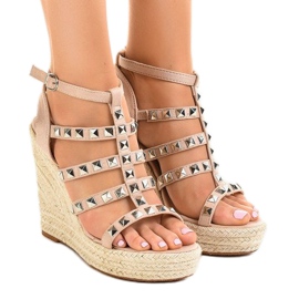Sandali con zeppa beige 9529