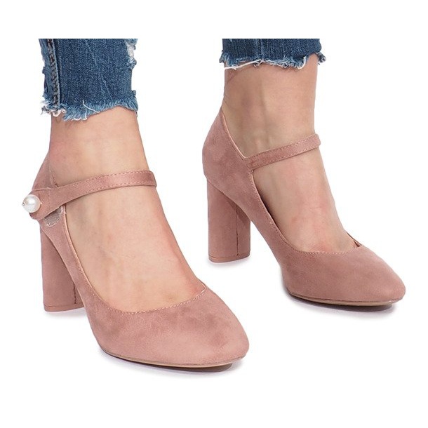 Pumps rosa sul post di Milaya