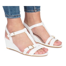 Sandali con zeppa laccati bianchi 668-1 bianco
