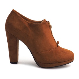 Stivali su un post elastico VX-62 Camel marrone