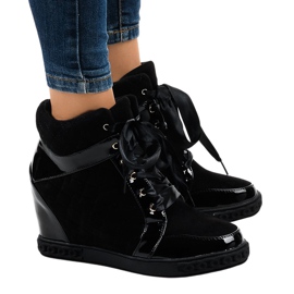 Sneakers nere alla moda con zeppa KLS-109-3 nero