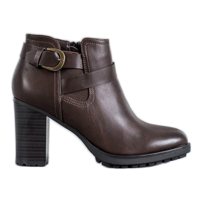 Super Mode Stivali alla moda su un post marrone