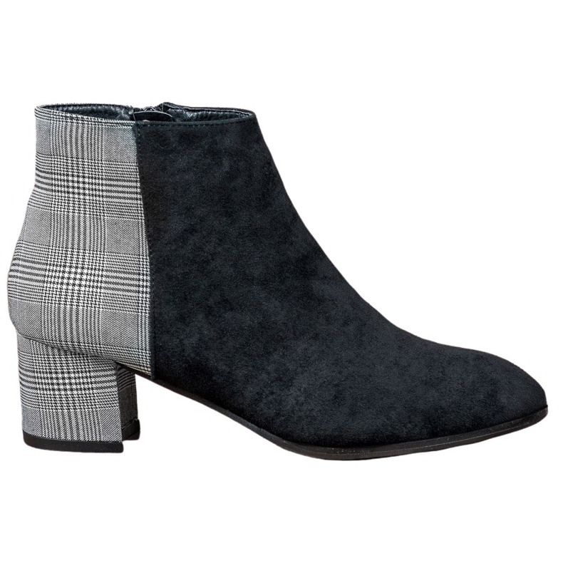 Filippo Stivali alla moda su un post nero grigio