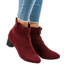 Stivali scamosciati bordeaux sul post JM5512M rosso