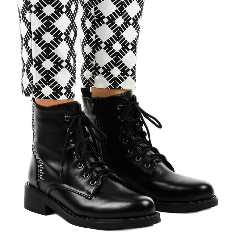 Stivali da donna piatti neri con borchie BM163 nero