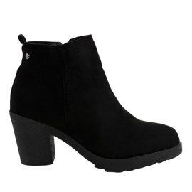 Stivaletti in camoscio nero sul post YL96044