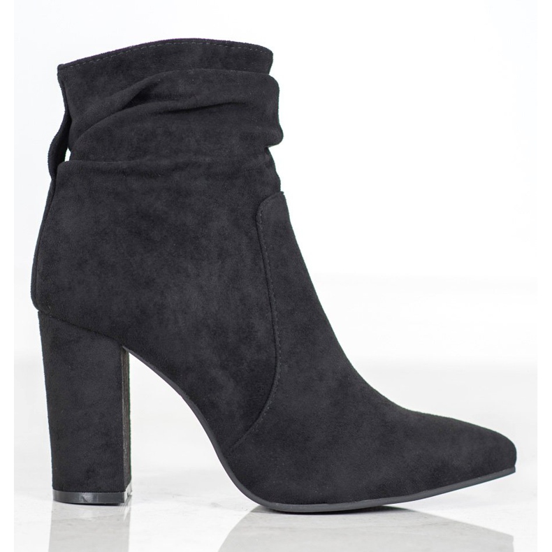 Ideal Shoes Stivaletti in pelle scamosciata su un bar nero