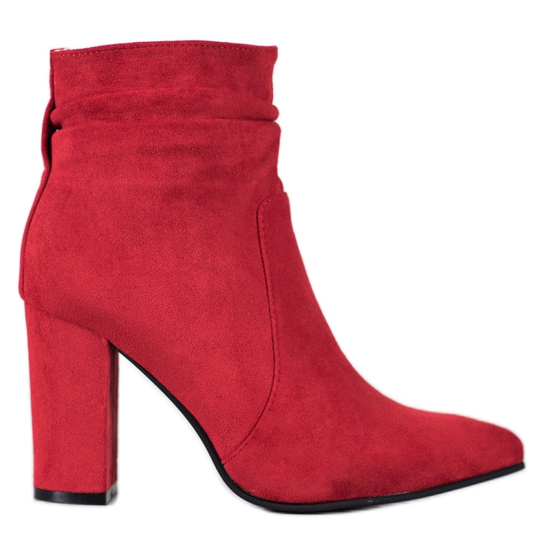Ideal Shoes Stivaletti in pelle scamosciata su un bar rosso