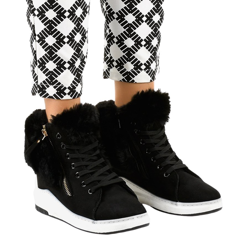 Sneakers nere da donna isolate CN686 nero