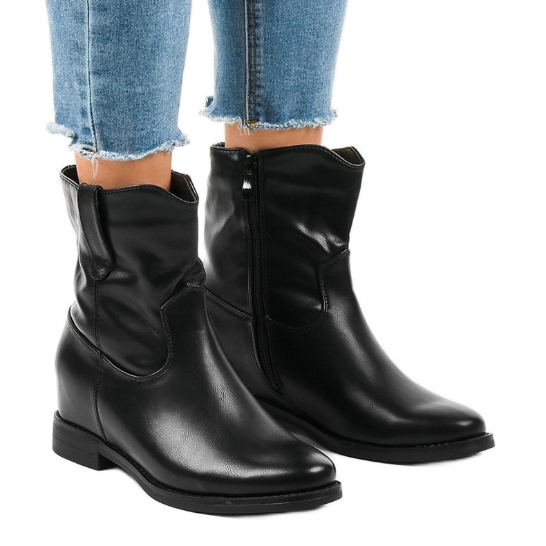 Stivali da cowboy isolati neri G-7607 nero