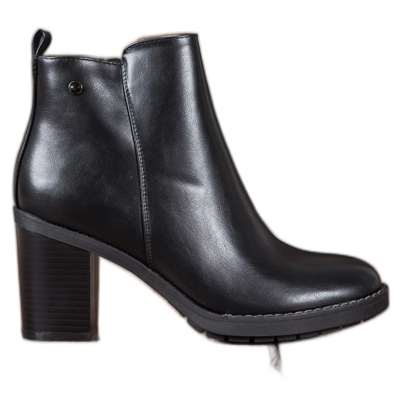 Ideal Shoes Comodi stivali con tacco alto nero