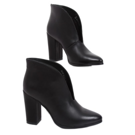 Stivali neri con un cut-out nero RB38P Black Ii Genere
