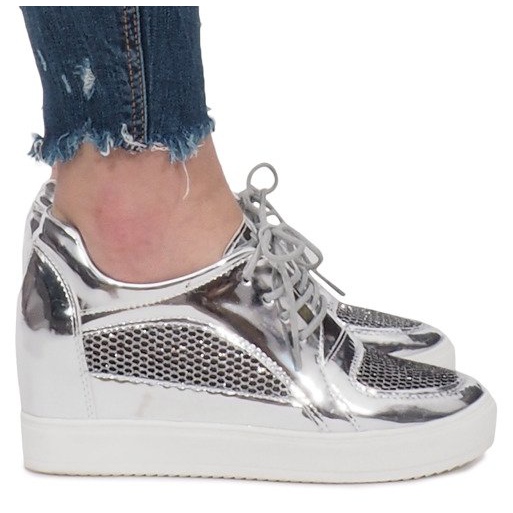 Sneakers traforate laccate argento Adele grigio