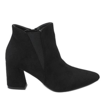 Stivaletti in camoscio nero sul post 4826