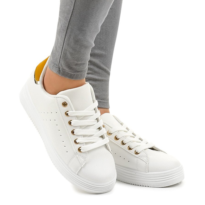 Classiche sneakers bianche sulla piattaforma BK-52 bianca