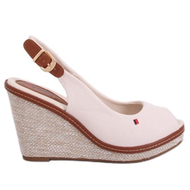 Sandali su una zeppa beige R132P Beige