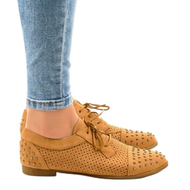 Scarpe traforate marroni con borchie MJ1125 marrone
