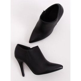 Scarpe in pelle nera su una spilla TX-1850-1 Black nero