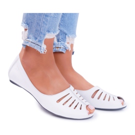 Ballerine da donna Maciejka in pelle aperte in punta 03497-59 bianca