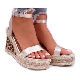 Sandali da donna Lu Boo con zeppa in lino dorato Shiran d'oro