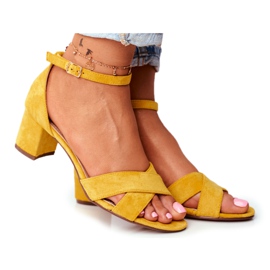 PS1 Sandali in pelle scamosciata su un bar Giallo Nela