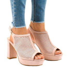 Sandali beige con tacco traforato 9R82