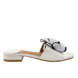 Pantofole bianche con fiocco sul tallone XH1021 bianca