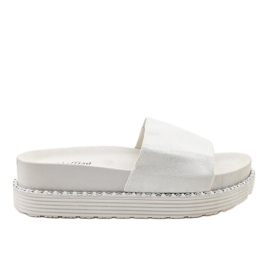 Pantofole bianche su suola spessa, camoscio broccato TL3808 bianca