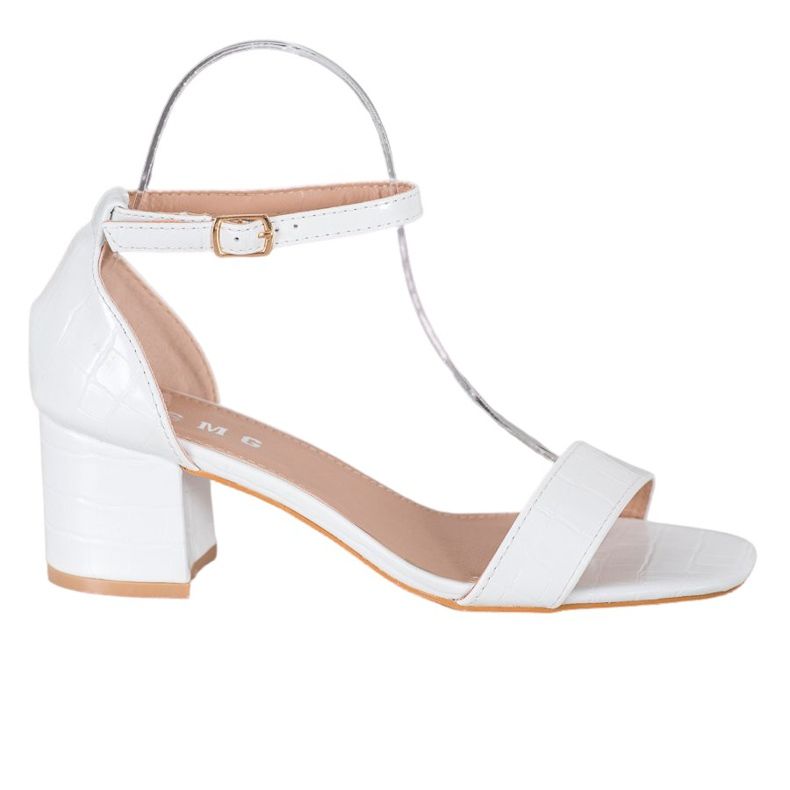 SHELOVET Sandali casual su un bar bianca