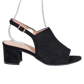 Small Swan Scarpe nere su un bar nero